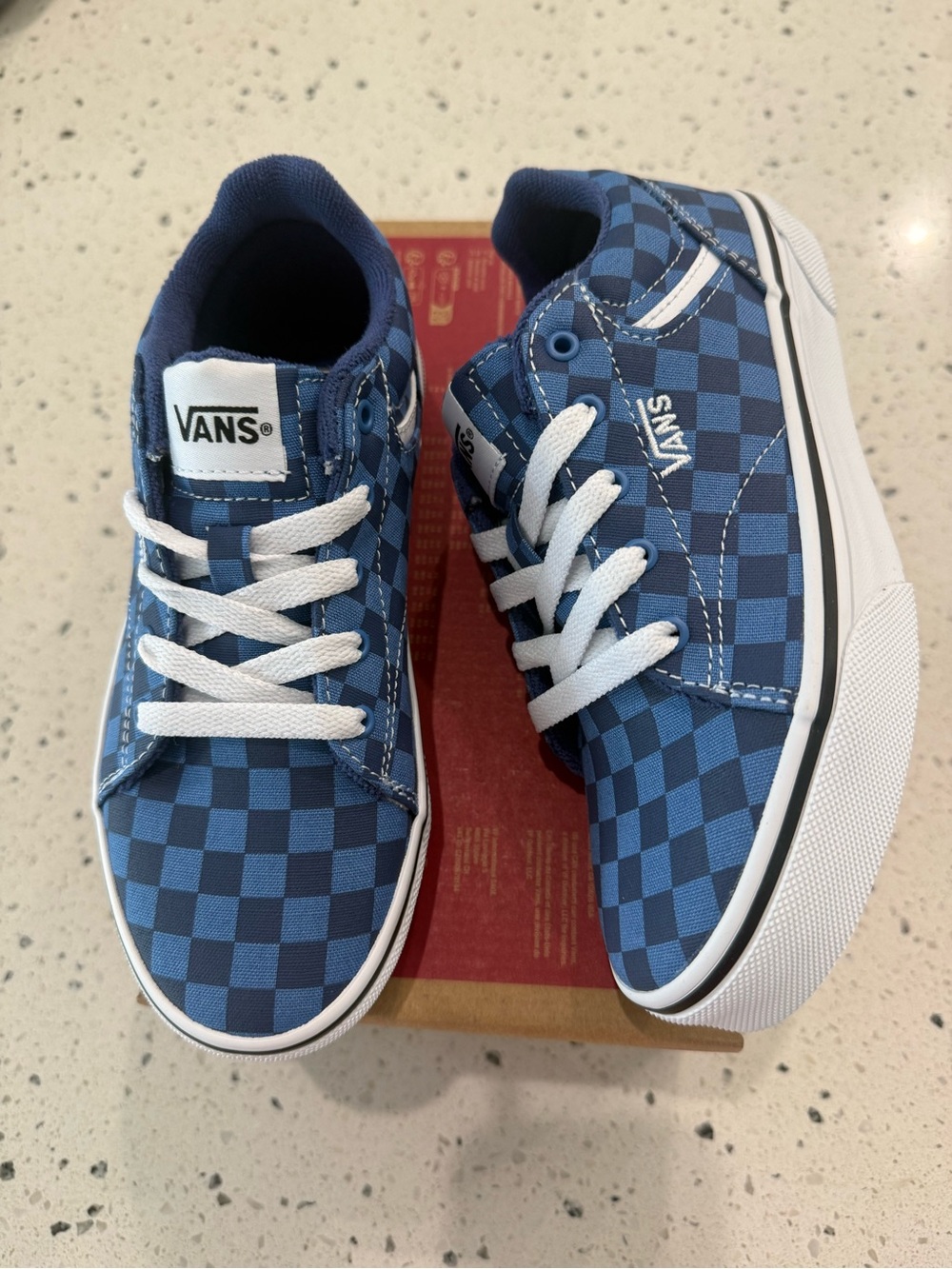 New boys Vans Sz 2 shoes blue
